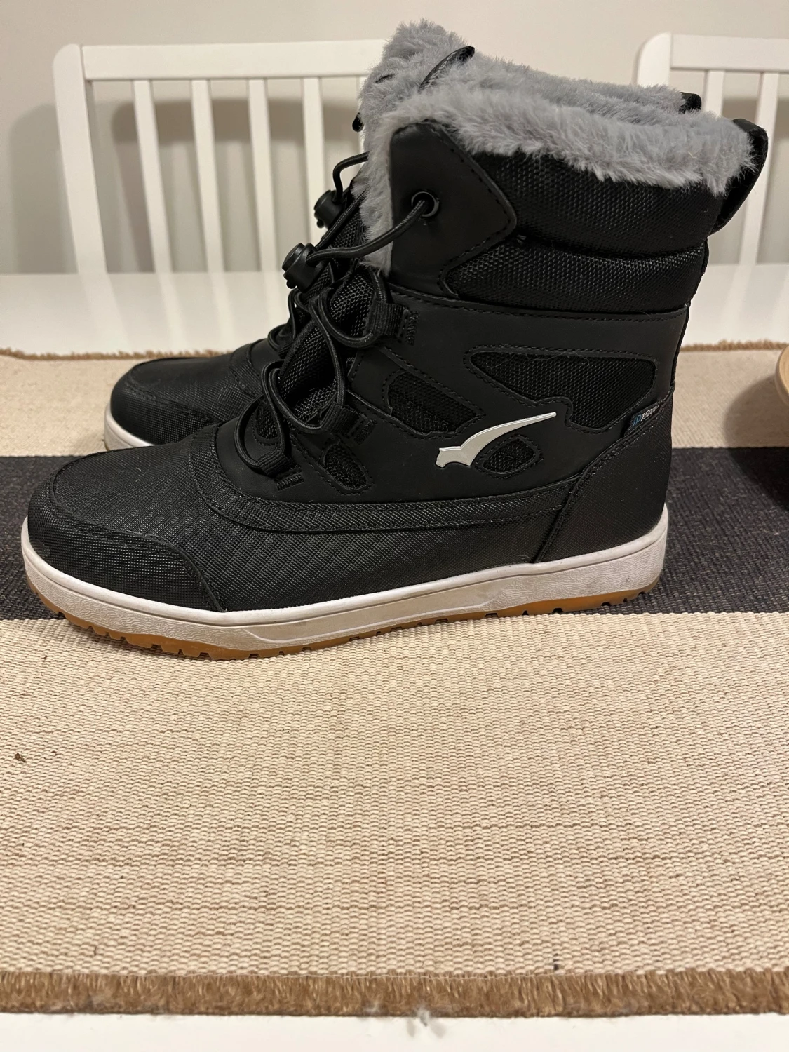 Svarta vinterstövlar från Bagheera