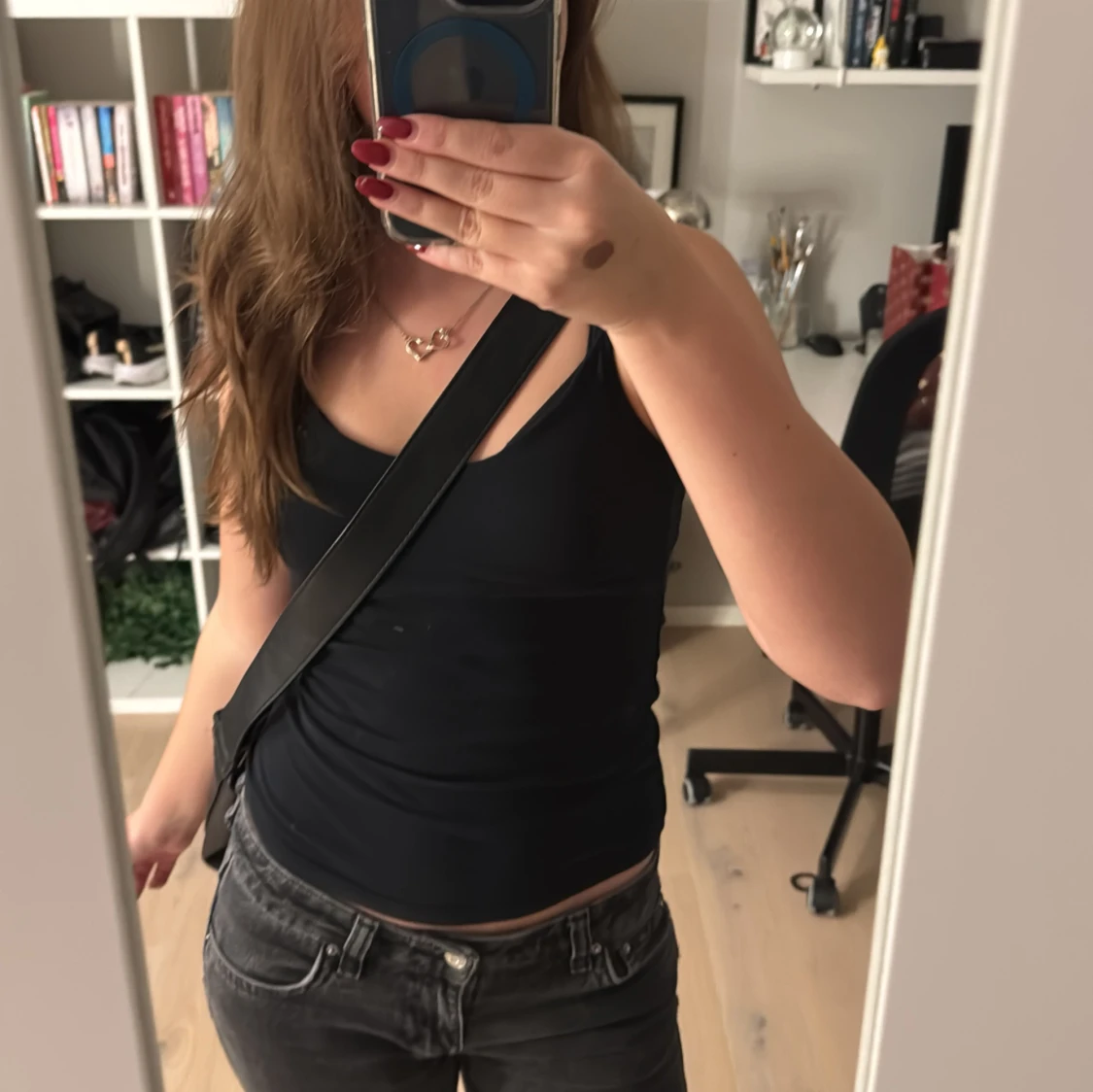 Svart axelväska i skinn - 1