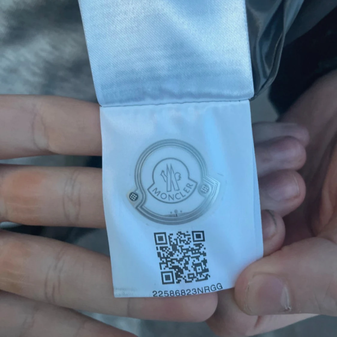 Svart Moncler pufferjacka med huva - 3