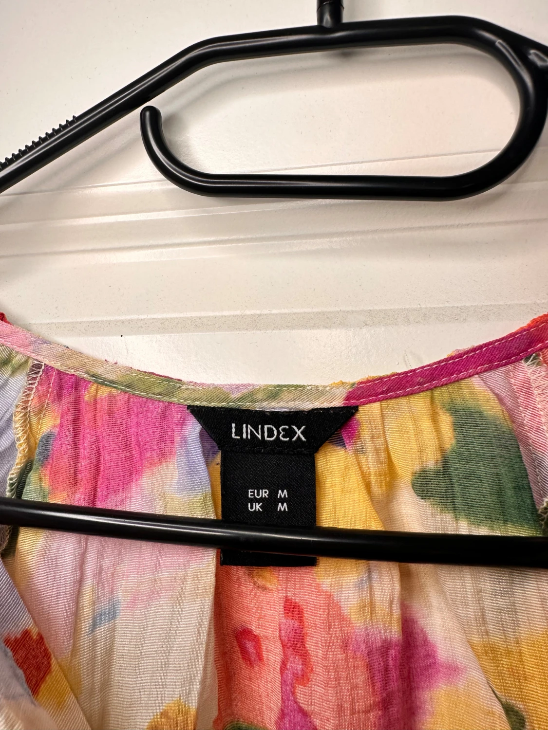 Blommig blus från Lindex i M - 2