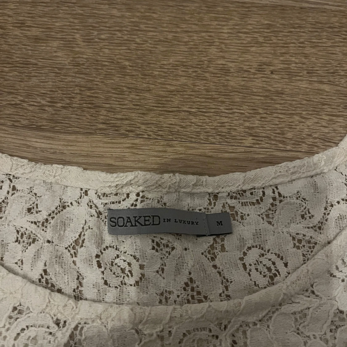 Vit spetsblus från Soaked in Luxury - 2