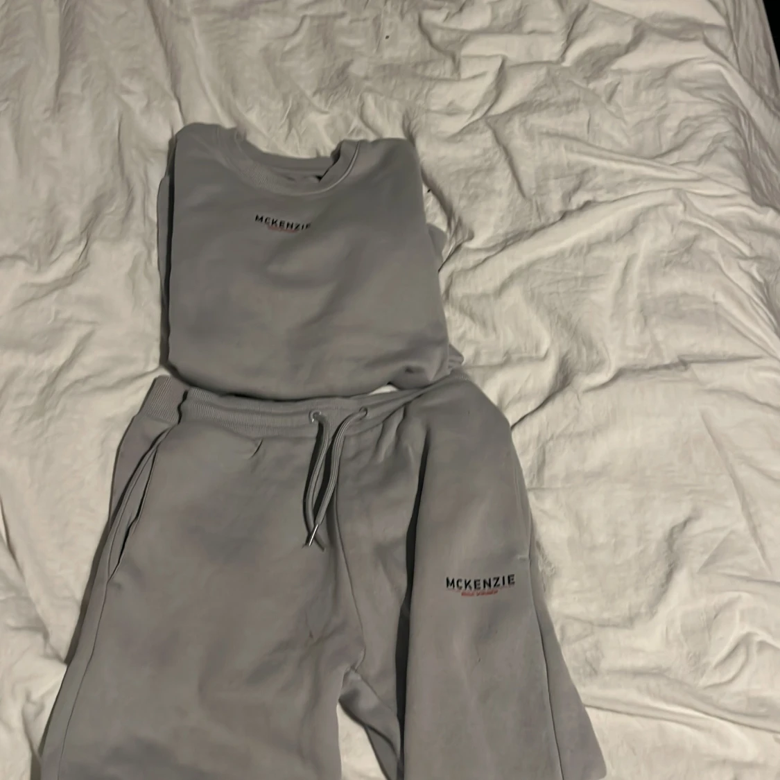 Grå sweatshirt från McKenzie