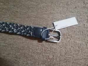 Flätad bälte från onewear - Säljer ett flätad bälte från onewear. Fakta: storlek 80, färg Blue & Grey Braided Belt.                                                                              jag fick bältet från en onewear video, anledning till varför jag säljer den är för att den var för liten. 