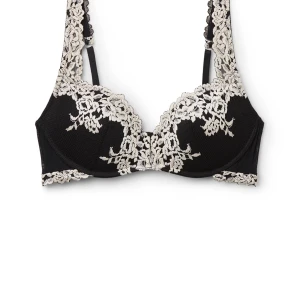 Intimissimi Push up bh  - Jag har en svart Intimissimi Push up bh i storlek 75c men söker en lika dann i storlek 70c om någon vill byta men kan sälja min för ett bra pris om någon vill köpa 