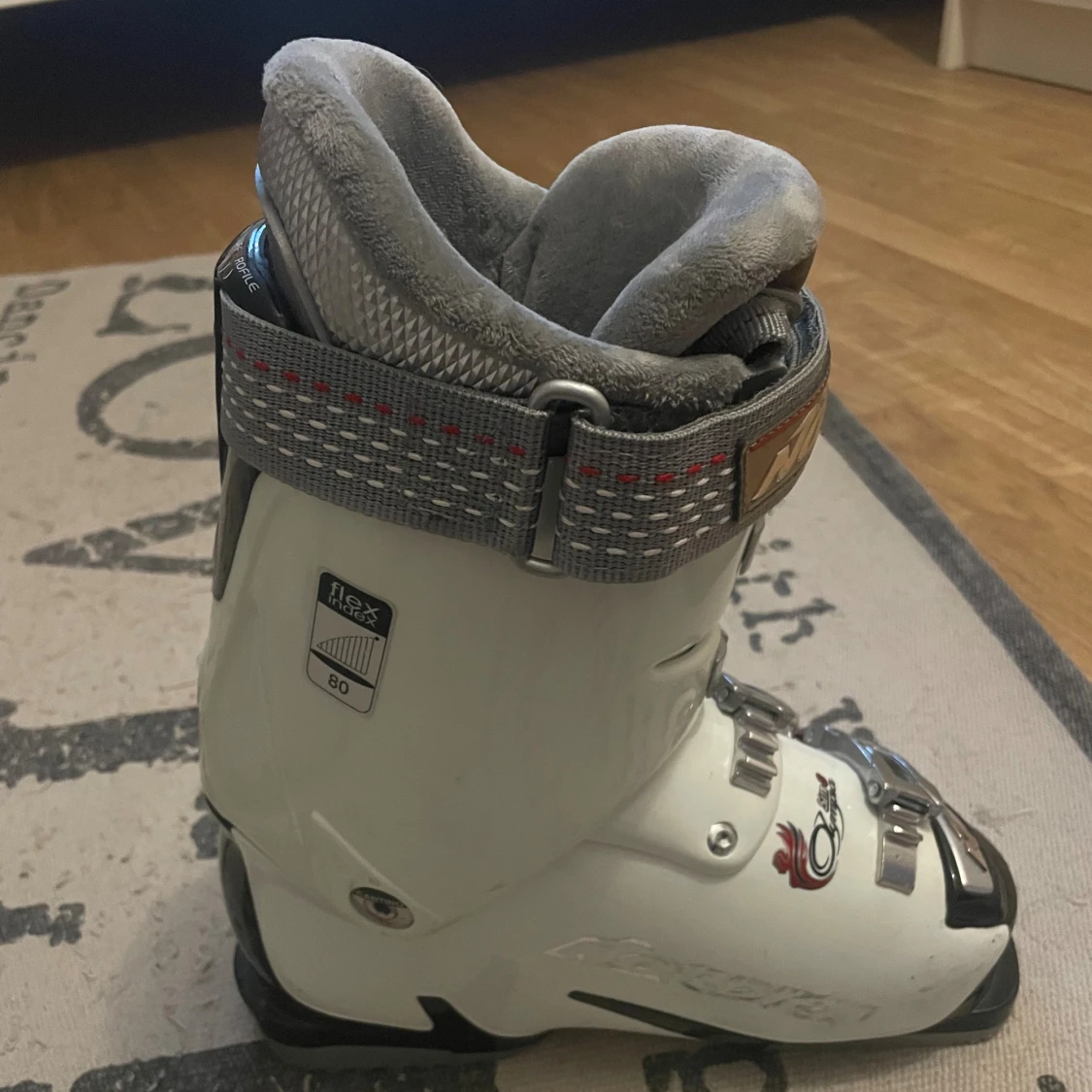 Nordica vita skidpjäxor med spännen - 3