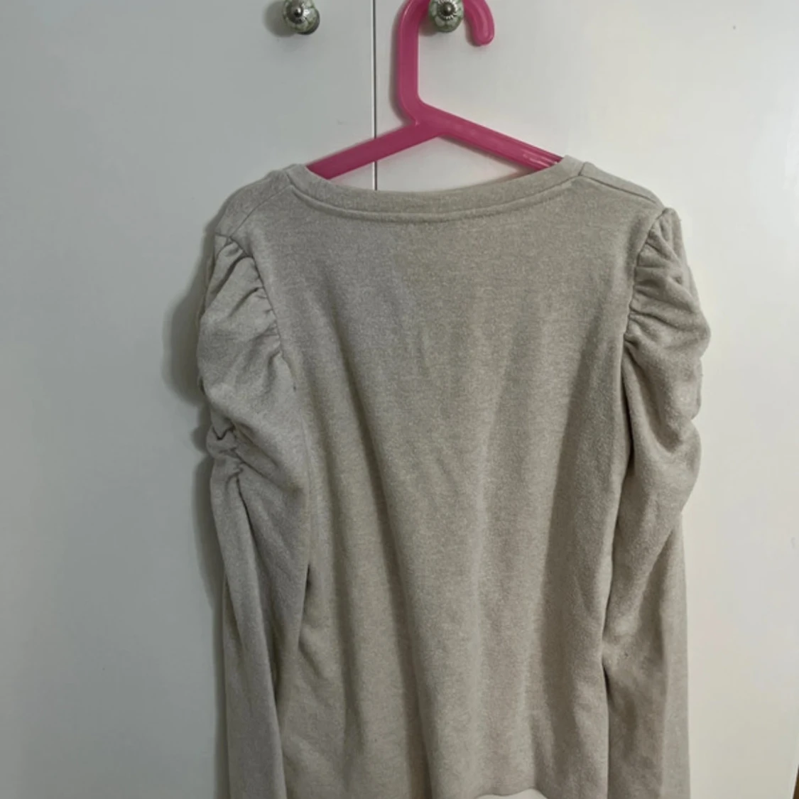 Beige långärmad tröja med puffärm - 3