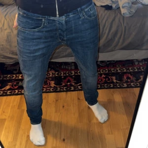 Jack & Jones SLIM/ GLENN - Ass feta Jack & Jones Slim Glenn jeans. Storlek 31/32! Vid funderingar är de bara att höra av sig🤩🙌