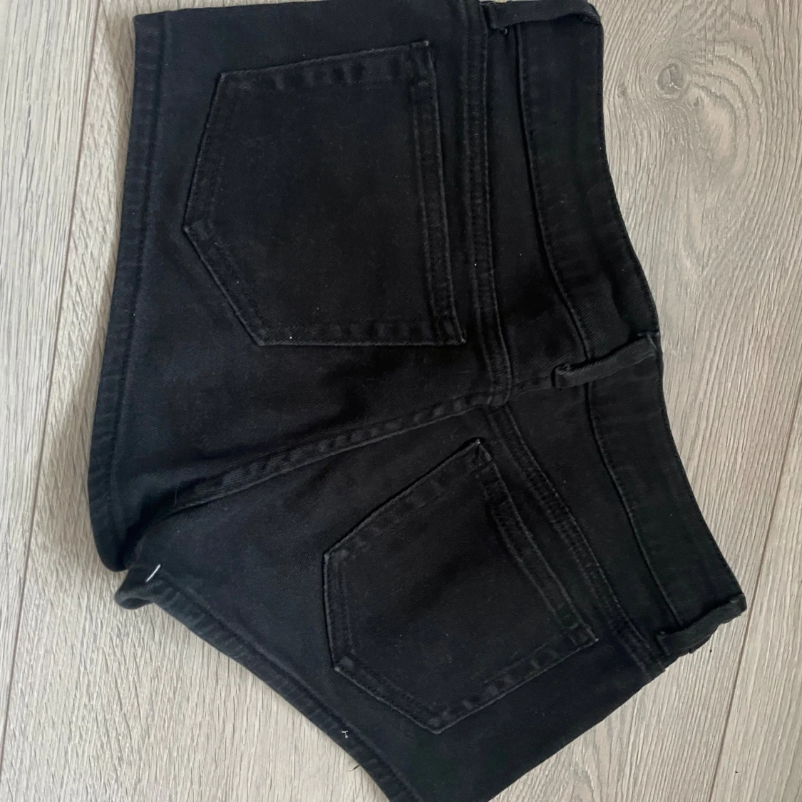 Svarta jeansshorts från H&M Divided - 1