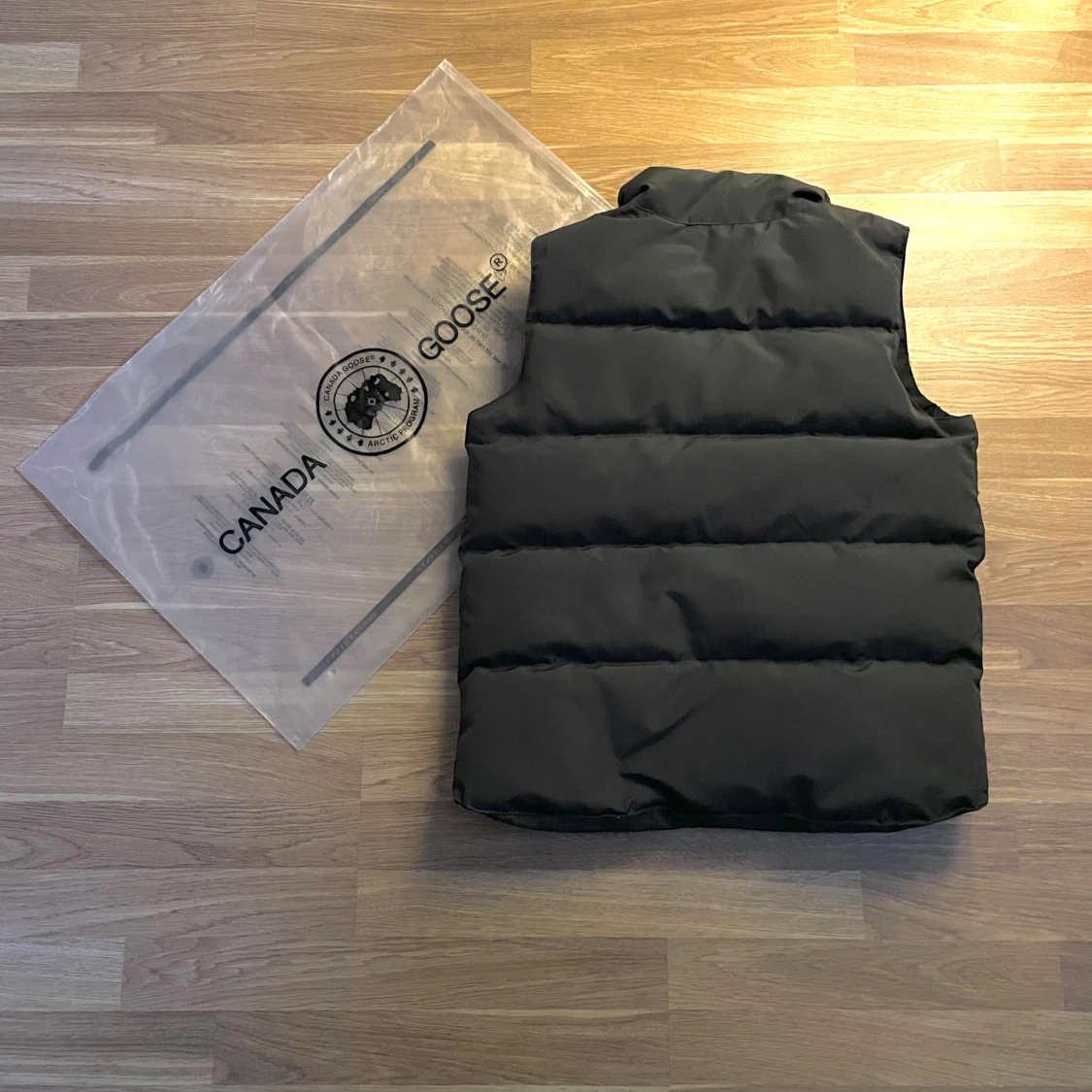 Grå canada goose väst black label - 1