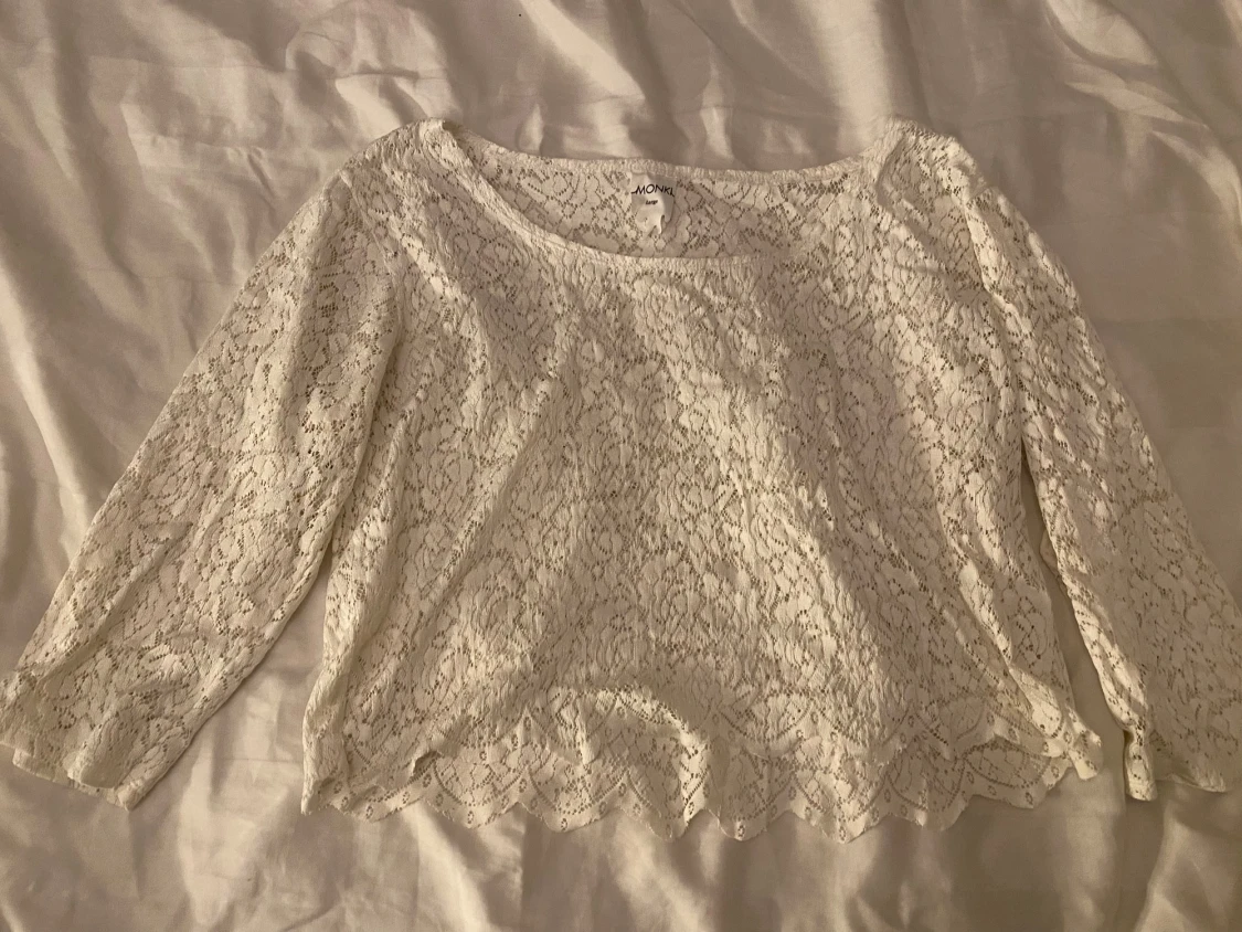 Vit spetsblus från Monki - 2