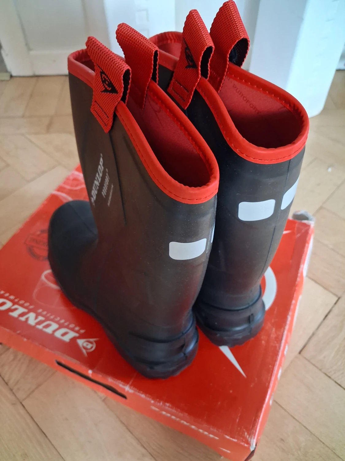 Svarta Dunlop Purofort stövlar med röd kant - 3