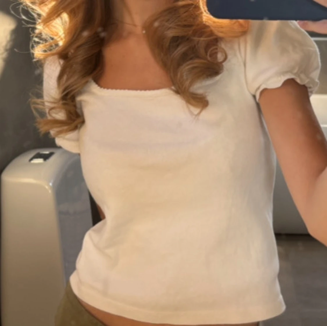 Vit puffärmad topp från Brandy Melville - 1