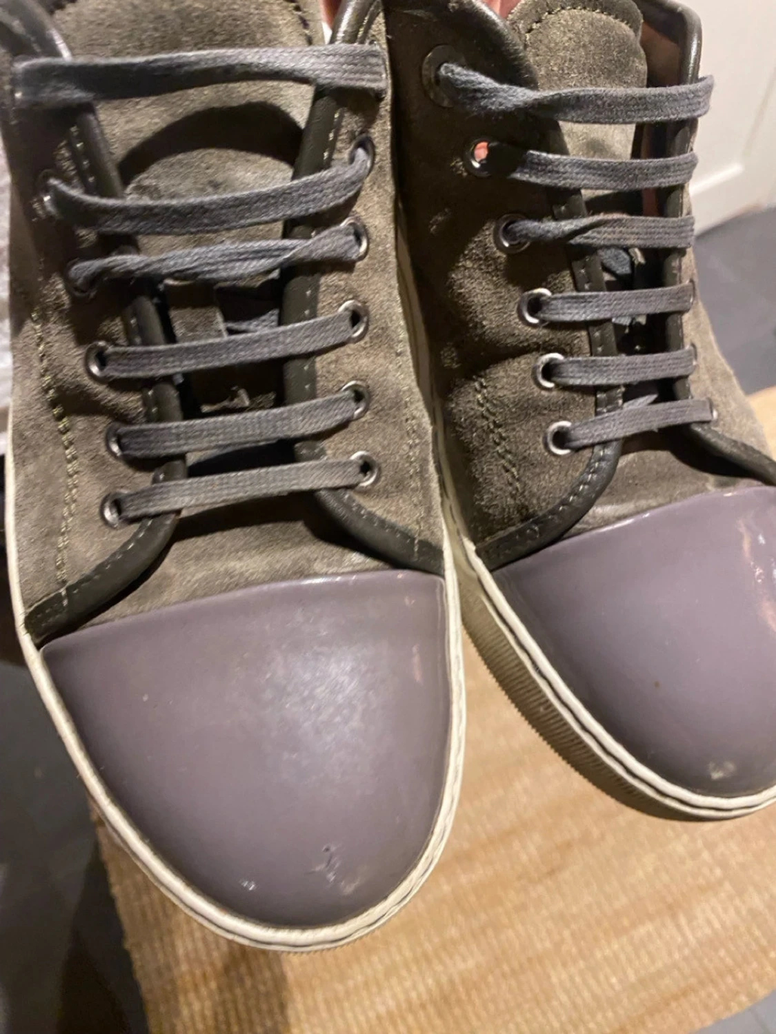 Grå sneakers från Lanvin med lackad tå - 5