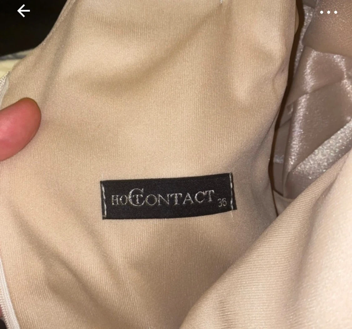 Champagnefärgad långklänning med volymärm - 5