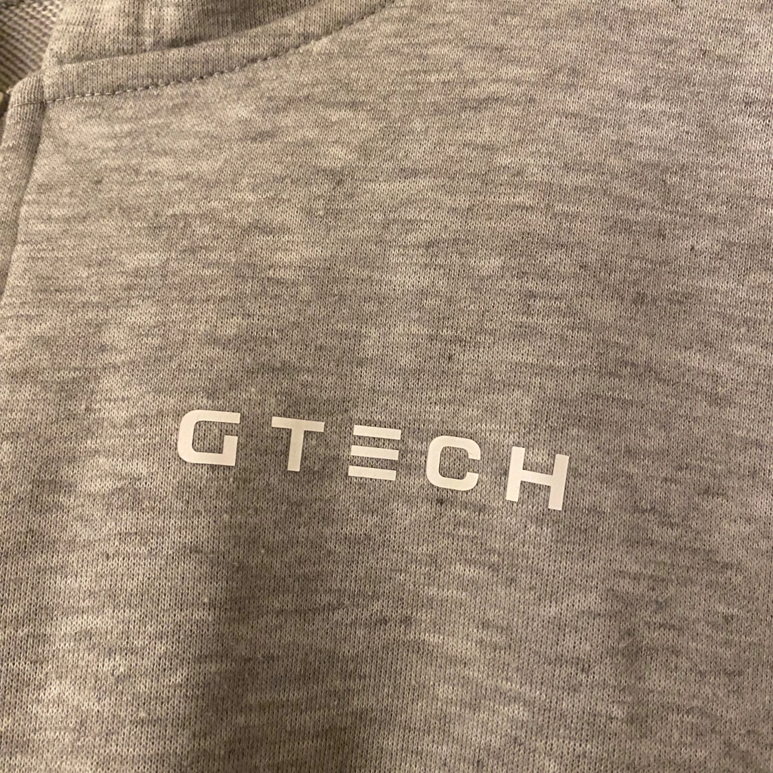Grå hoodie från GTECH med snörning - 1