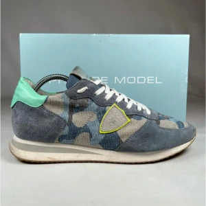 Philippe Model TRPx - Philippe Model TRPX Vit/Grå/Turkos/Blå/Mörkblå | Skick 8,5/10 | Nypris ca ‼️6000kr‼️| Detta är en förbeställning och snabbast frakt är 3 dagar | Orginal box ingår men dustbag ingår inte | Pris kan alltid diskuteras! | Passar till hösten och vintern! | Skriv om frågor uppstår! | //MvH By, Olssén, Closet