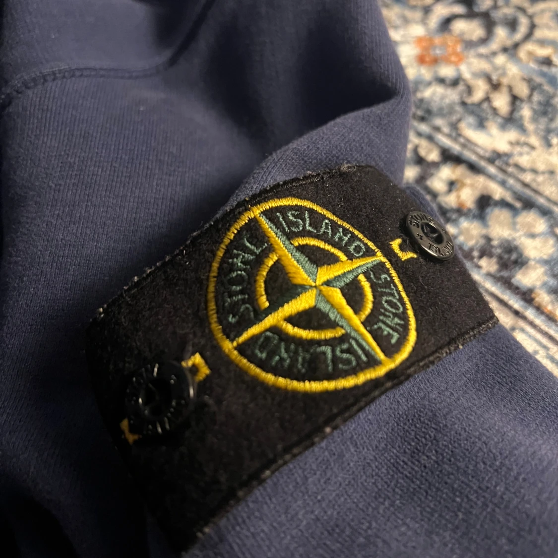 Marinblå sweatshirt från Stone Island - 2