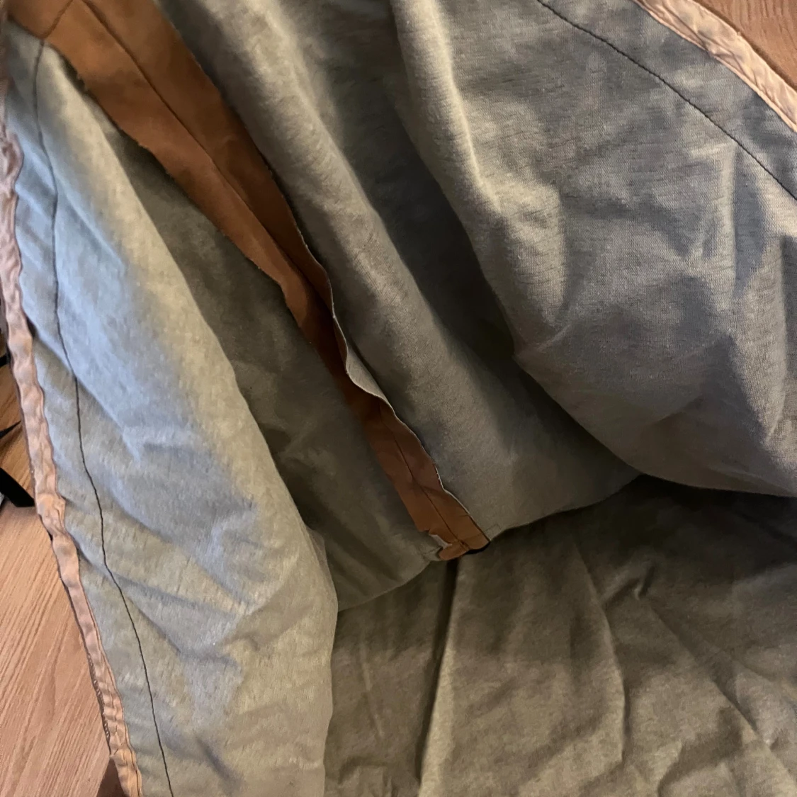 Brun poncho med broderad kant - 3