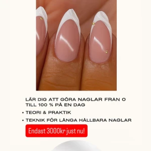 Utbildningen  - Äntligen kan jag meddela att jag nu erbjuder personliga nagelkurser där du får lära dig mina egna tekniker, tips och tricks för perfekta naglar 🤍  Vi går igenom allt från form och geleapplicering till design och handmålad fransk. Jag visar hur du får till en skarpt formad, jämn och glansig finish med minimal filning 💫  I kursen ingår en valfri design – t.ex: ✨ Handmålad fransk ✨ Chrome ✨ Swirls ✨ Nailart ✨ 3D-design Vill du kombinera flera designer? Inga problem! Meddela bara vid bokning för rät