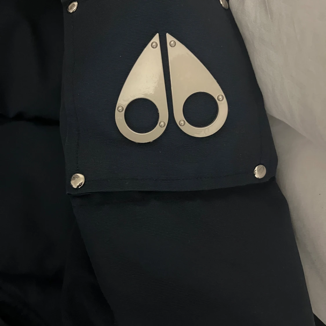 Mörkblå dunjacka Moose Knuckles - 2