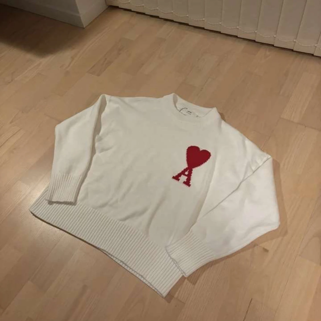 Vit stickad tröja från Ami Paris