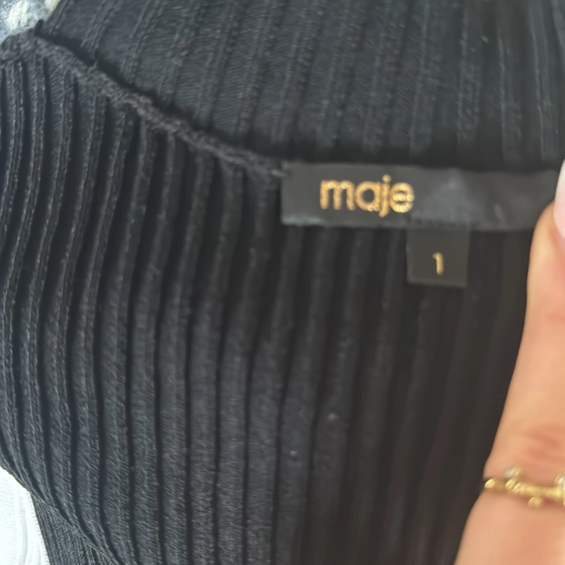 Svart ribbad polotopp från Maje - 3