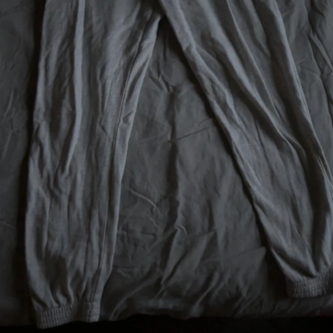 Gråa mjukis byxor - 1