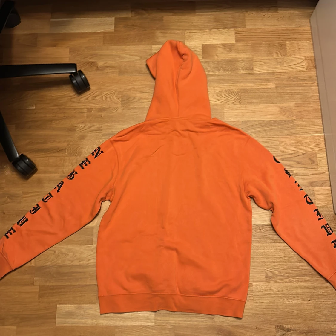 Orange hoodie från H&M Divided - 1