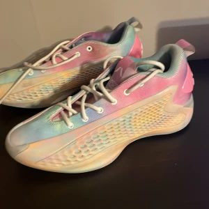 Ae1 Anthony Edwards 1 - Säljer mina Ae1 har använt dom typ 3 gånger size 41.5