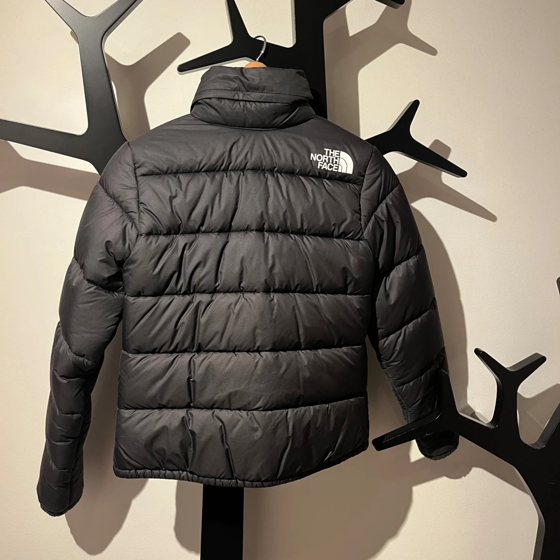 Svart pufferjacka från The North Face - 3