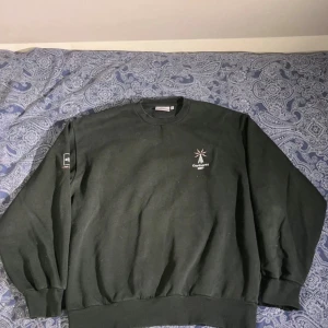 Carhartt crewneck M - Bra skick