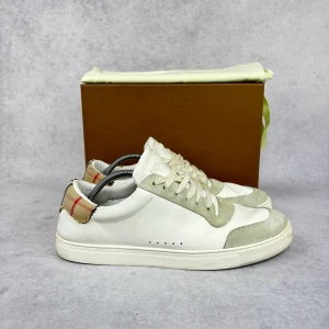 Burberry checked sneaker - – Condition: 8,5/10  – What is included: Only the sneakers  – Retail price: 6800 SEK