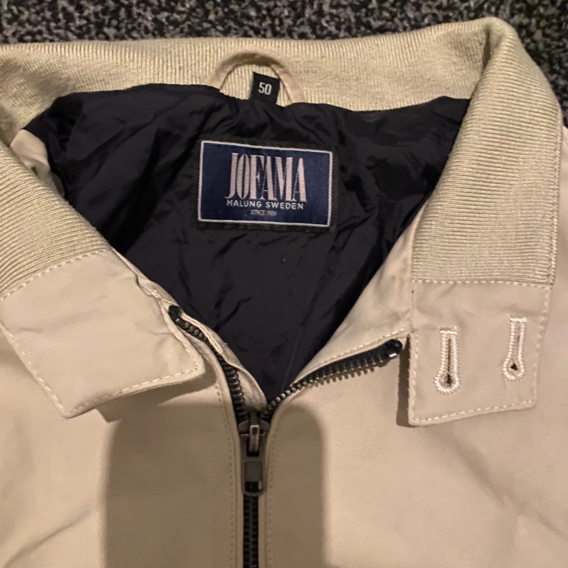 Beige bomberjacka från Jofama - 1