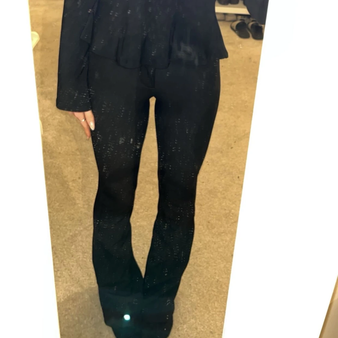 Svarta bootcut byxor - 1