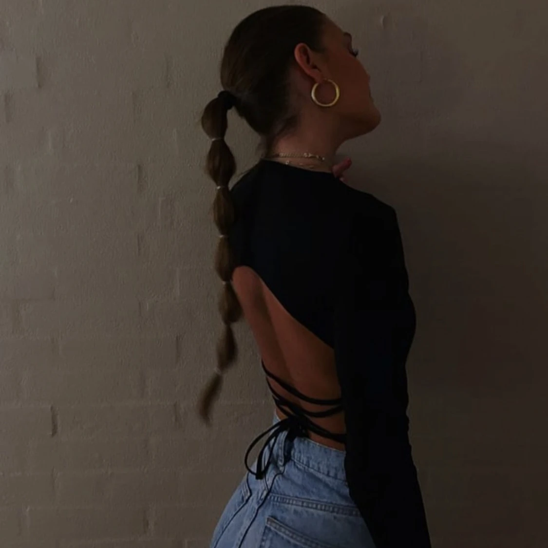 Svart topp med öppen rygg