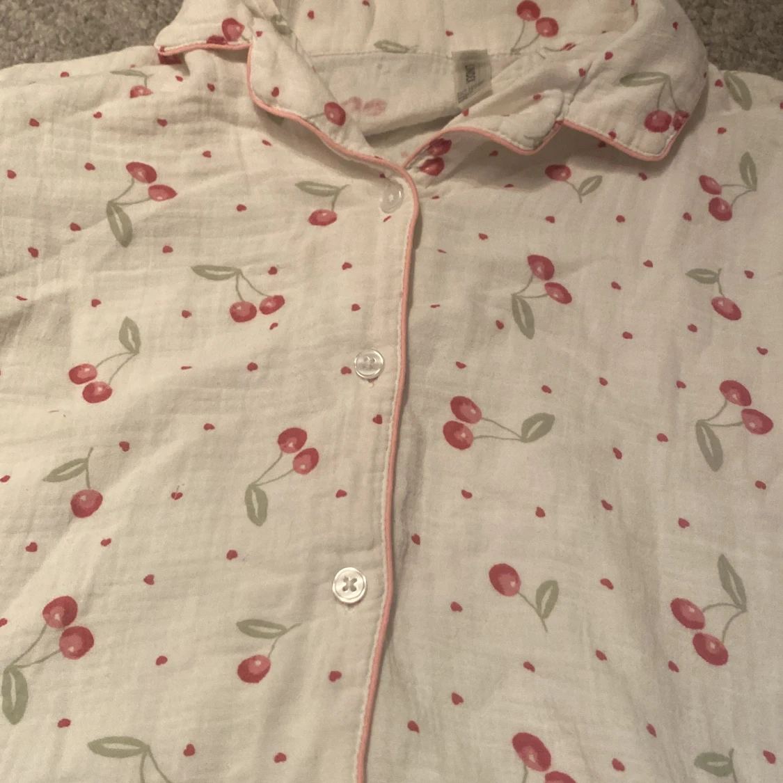 Mysig pyjamas med körsbär på - 3