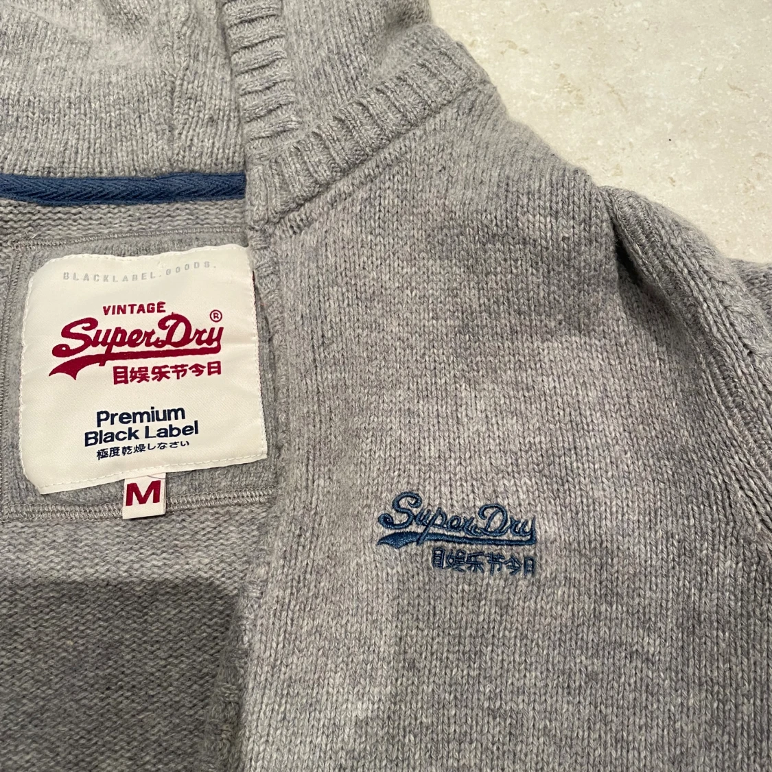 Grå kofta från Superdry med huva - 3