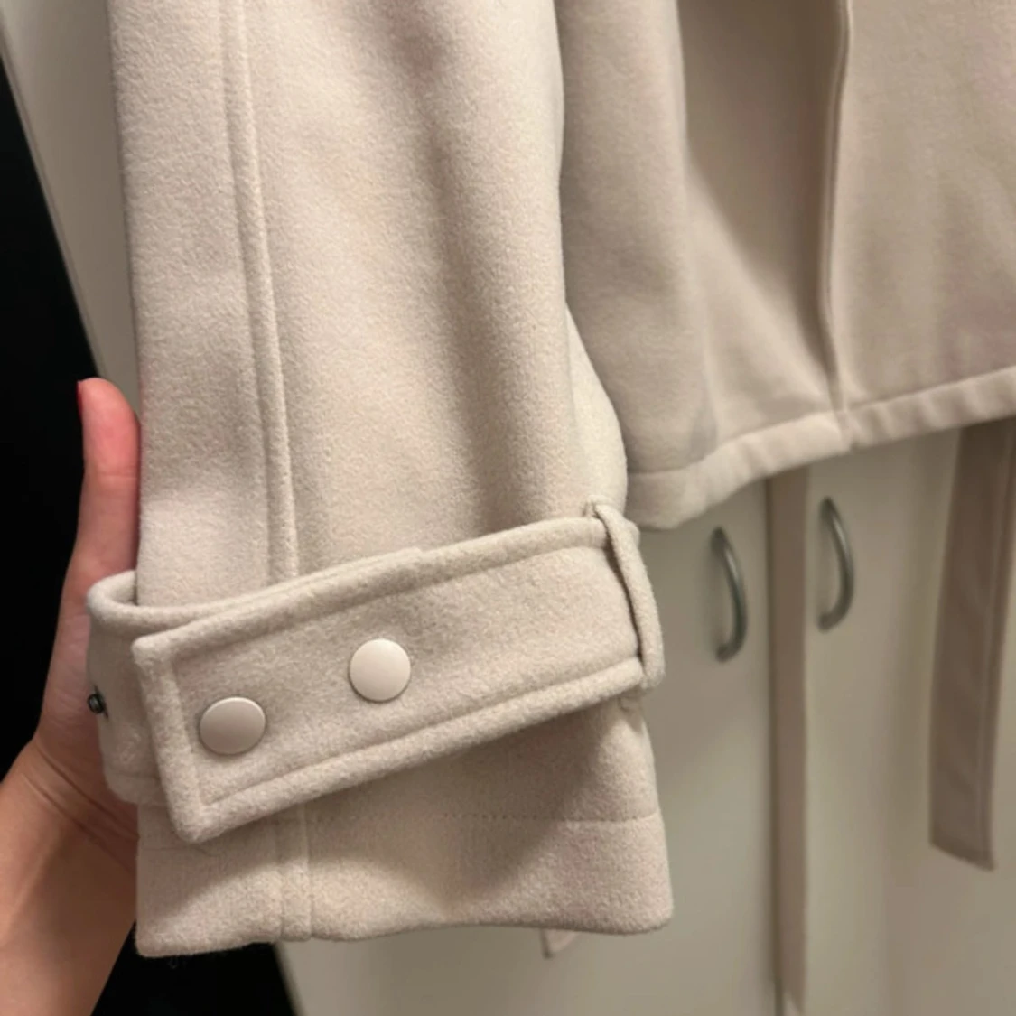 Beige kappa från Nelly med bälte - 2