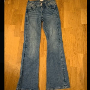 Bootcut jeans - Snygga bootcut jeans från Gina tricot. Är i storlek 158/164 och passar mig bra i längden som är 160🩷