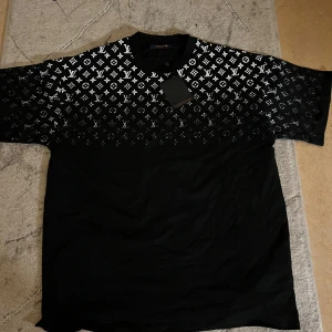 louis vuitton T shirt - Storlek L aldrig använt