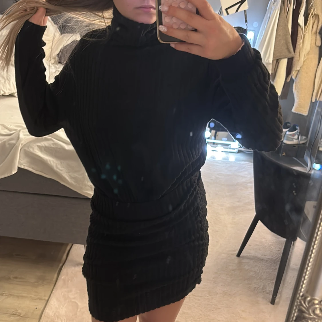 Svart ribbad poloklänning