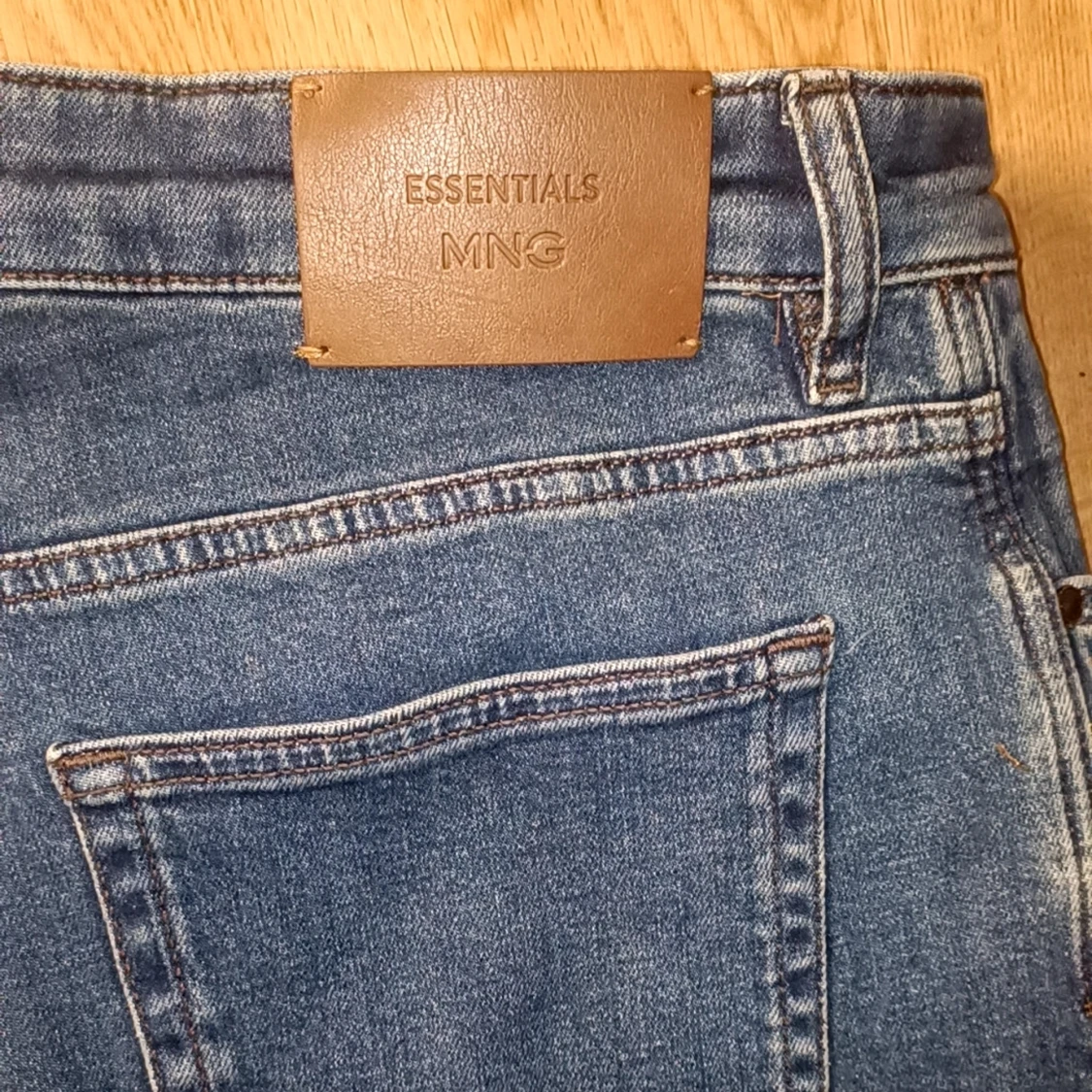 Helt nya  MNG Essentials jeans köptes för 1899 kr  - 2