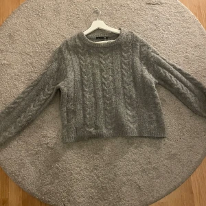 Stickad tröja från 157 - Knappt använd