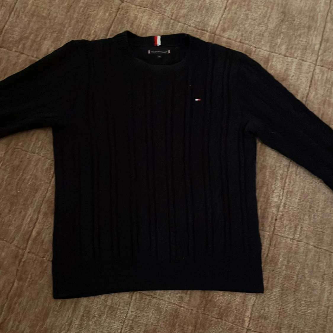 Svart kabelstickad tröja Tommy Hilfiger