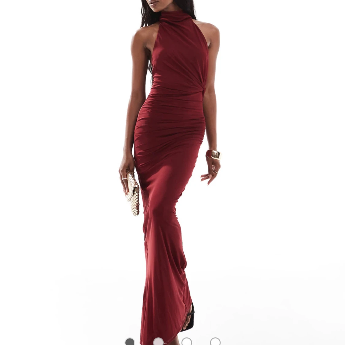 Vinröd långklänning med öppen rygg