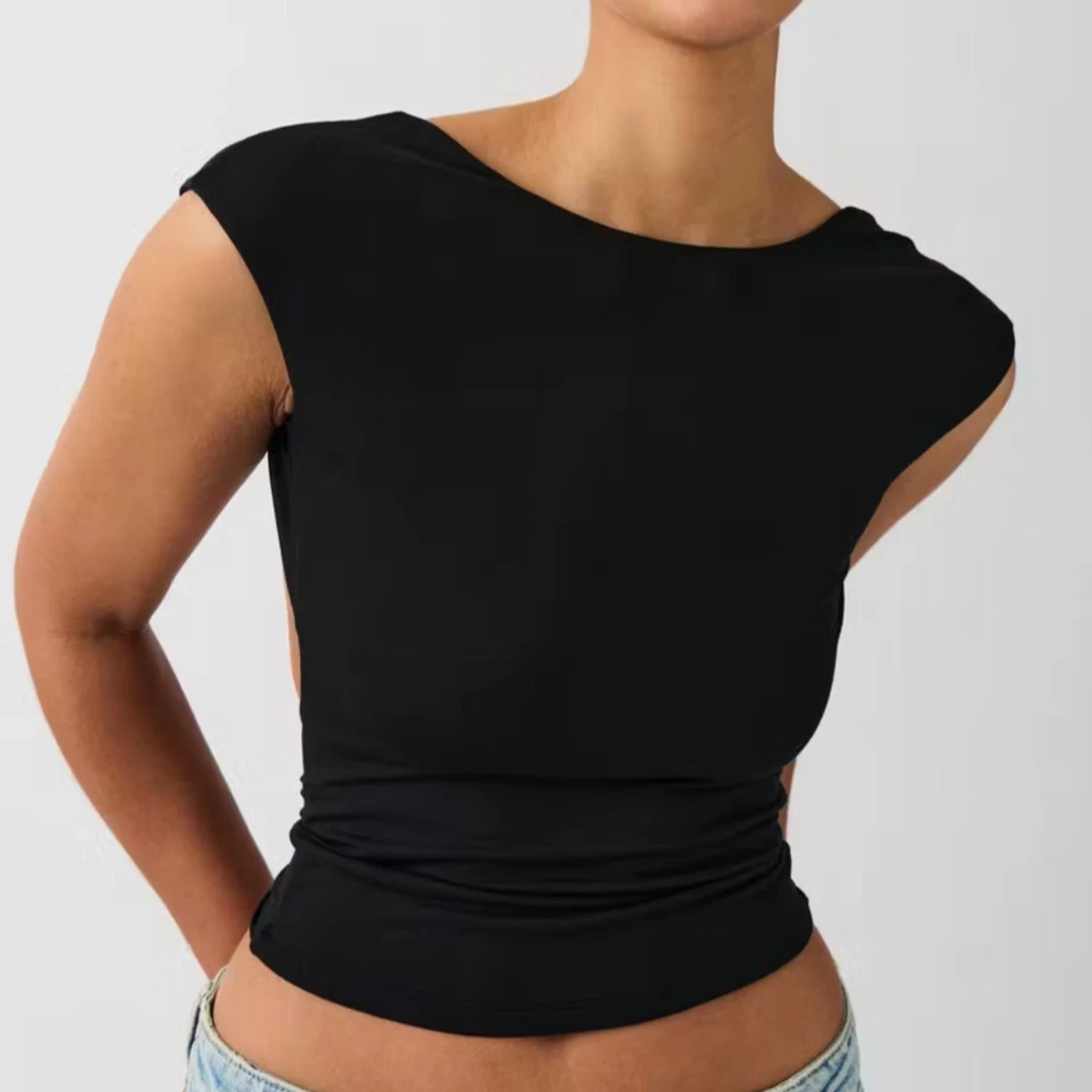Svart croppad topp med öppen rygg - 1