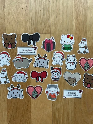 Jul klistermärken 🎄 - Klistermärken med jultema med vår egna designs 🤍 8 kr/styck eller mängdrabatt! 🤍