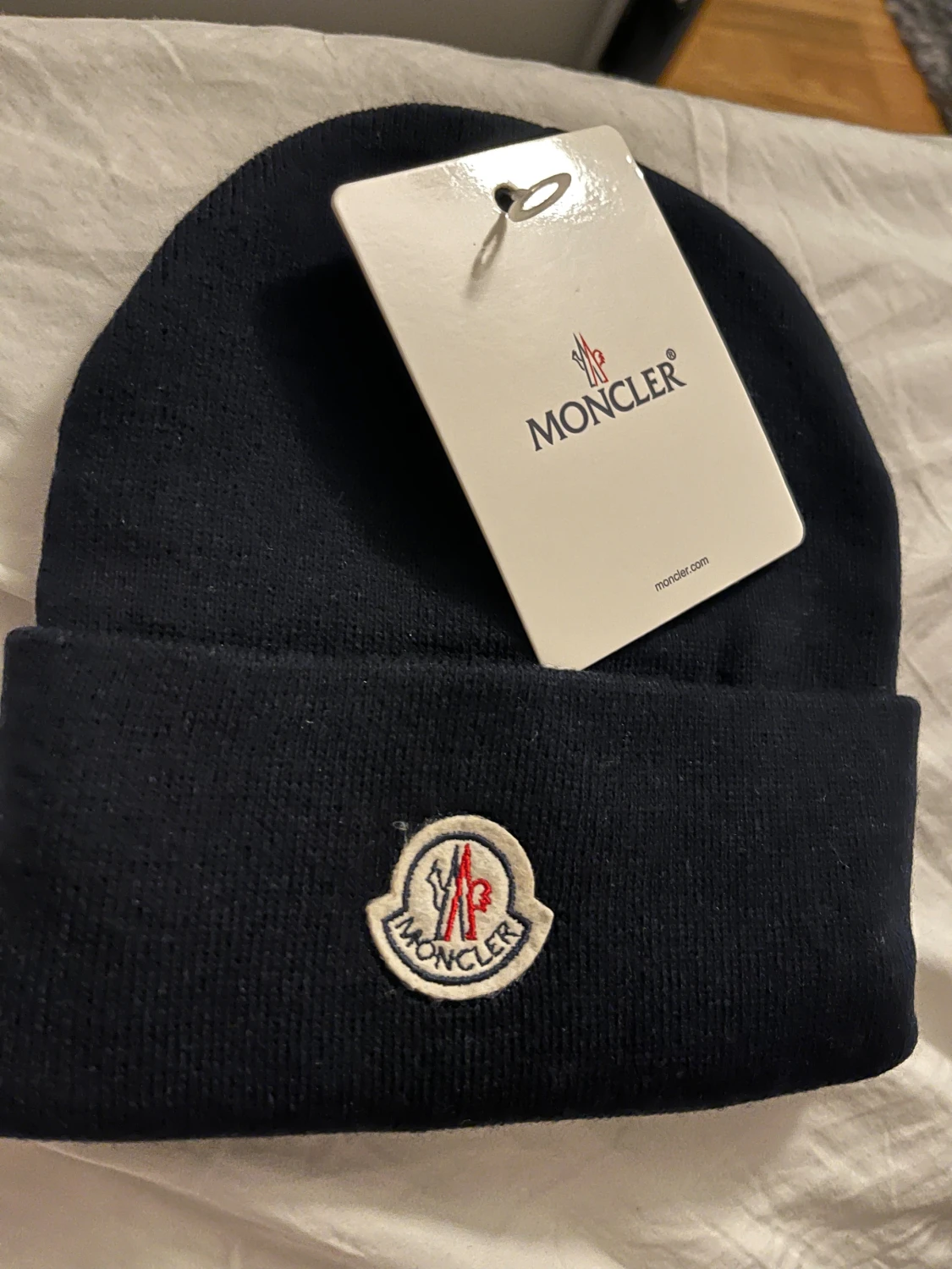 Moncler mössa