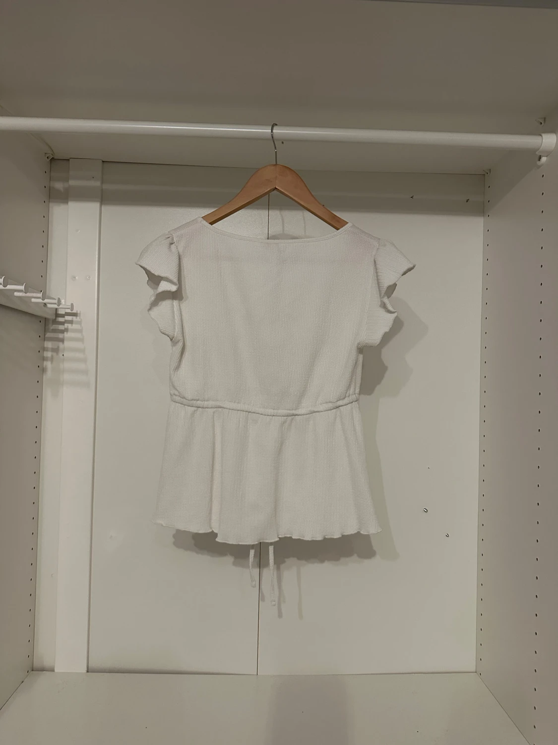 Vit topp knytning framtill  - 3