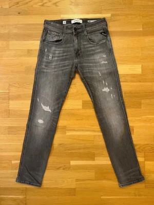 Replay anbass - Replay anbass (aged 05) i storlek W29 L30 skick 10-10